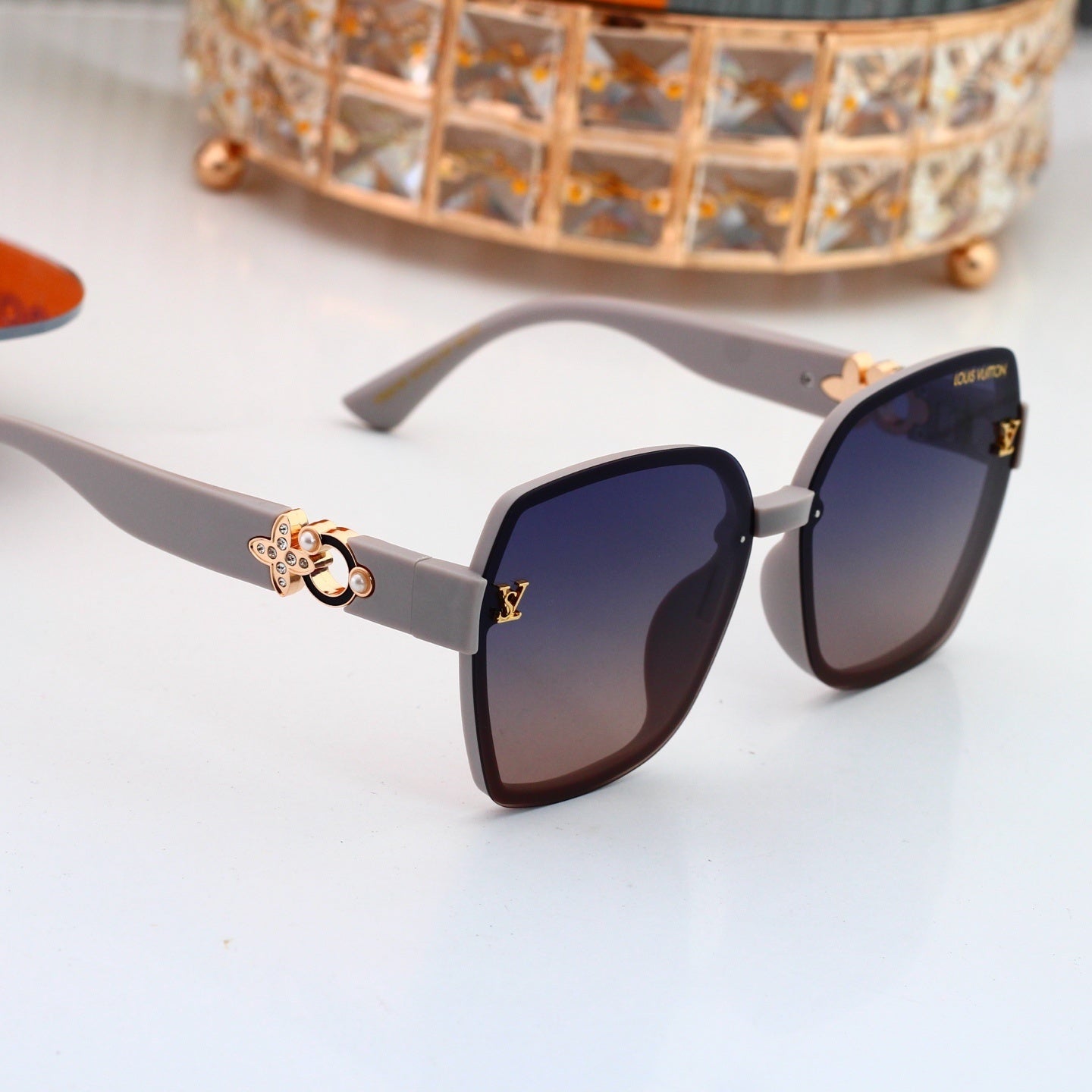 4 Colors Fashion Sunglasses—0915