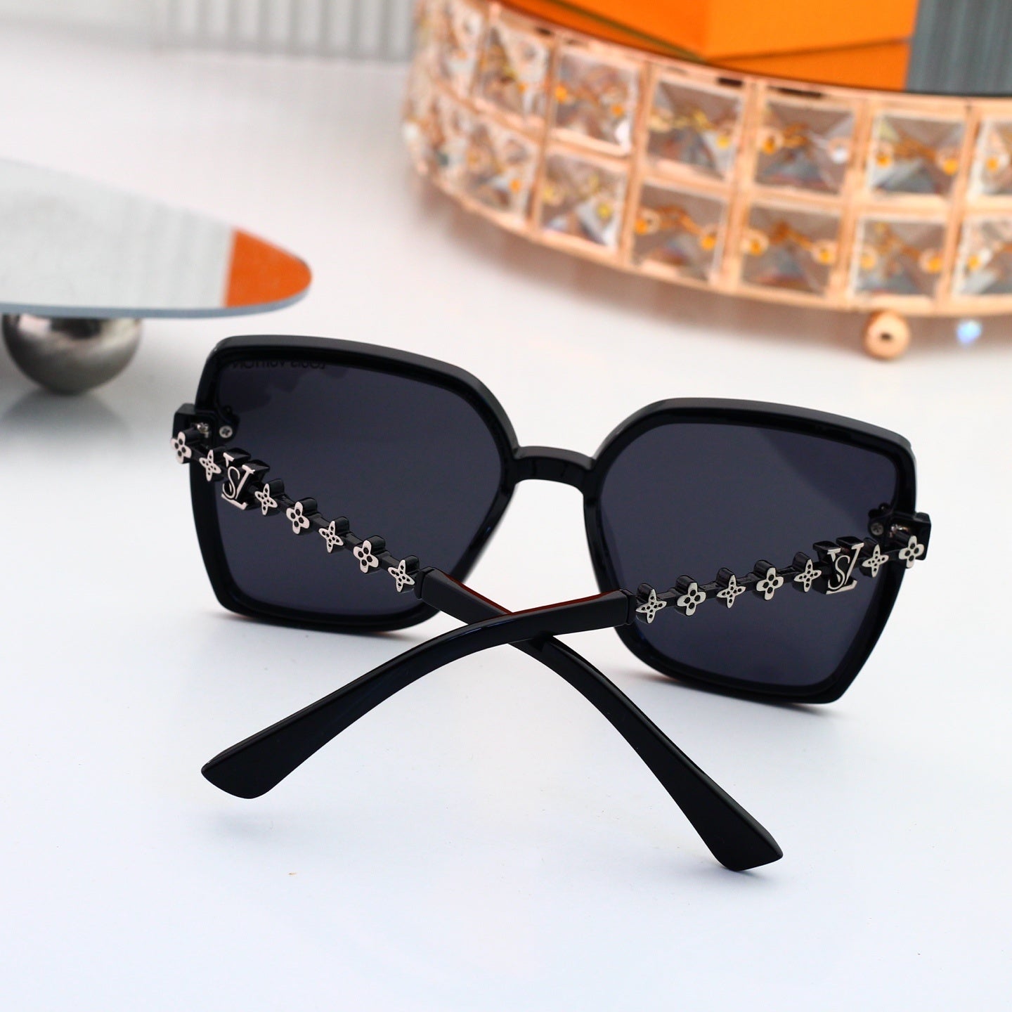 4 Colors Fashion Sunglasses—0924