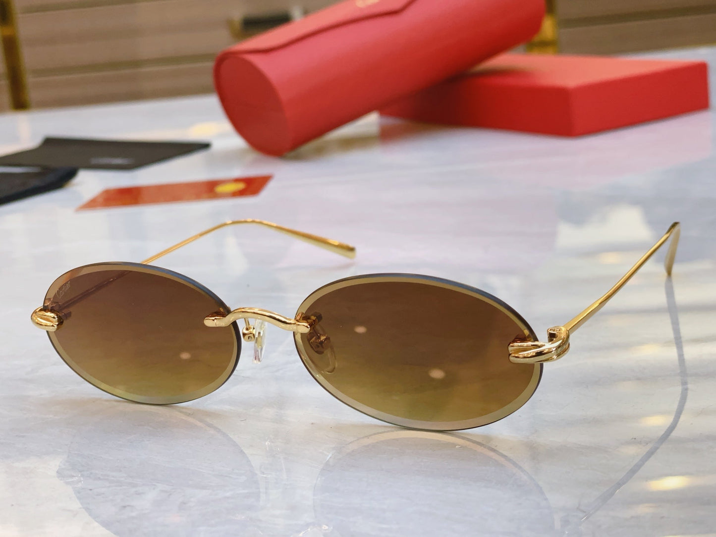 Unique and refreshing oval shaped high-end sunglasses