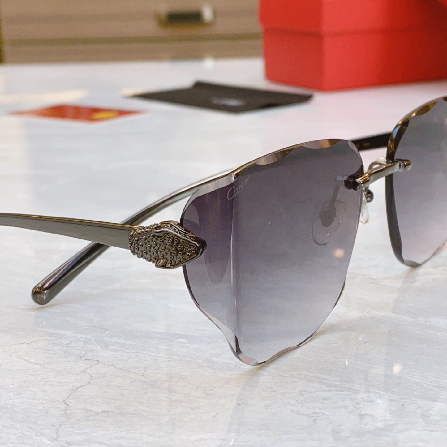 Unique semi full cut high-end sunglasses