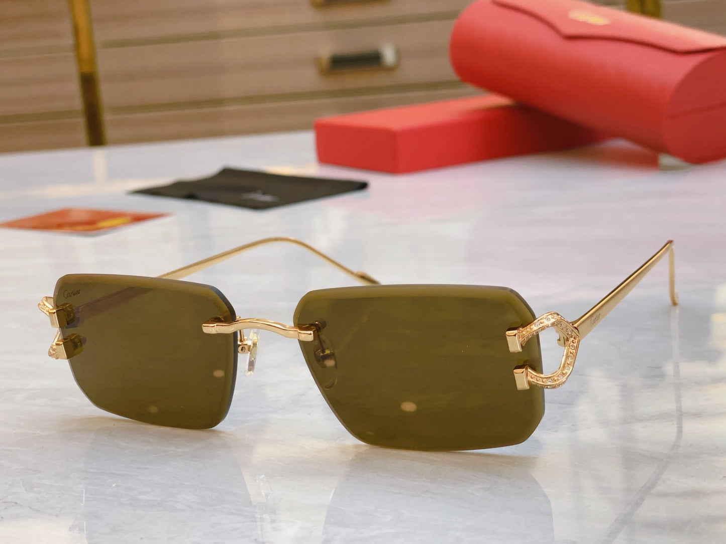 High end diamond inlaid elegant sunglasses