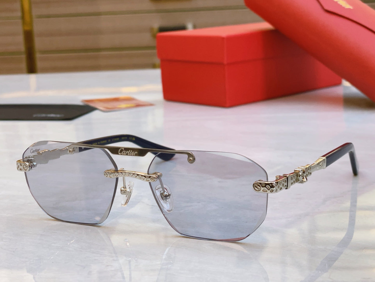 Elegant Exquisite Rimless Sunglasses with Ornate Metal Details