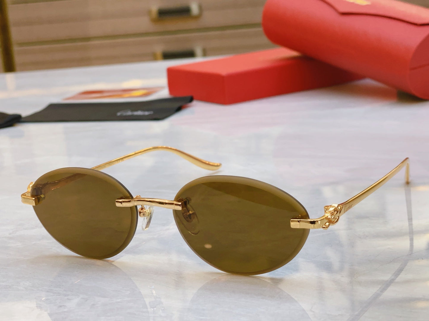 Classic oval cut high-end sunglasses