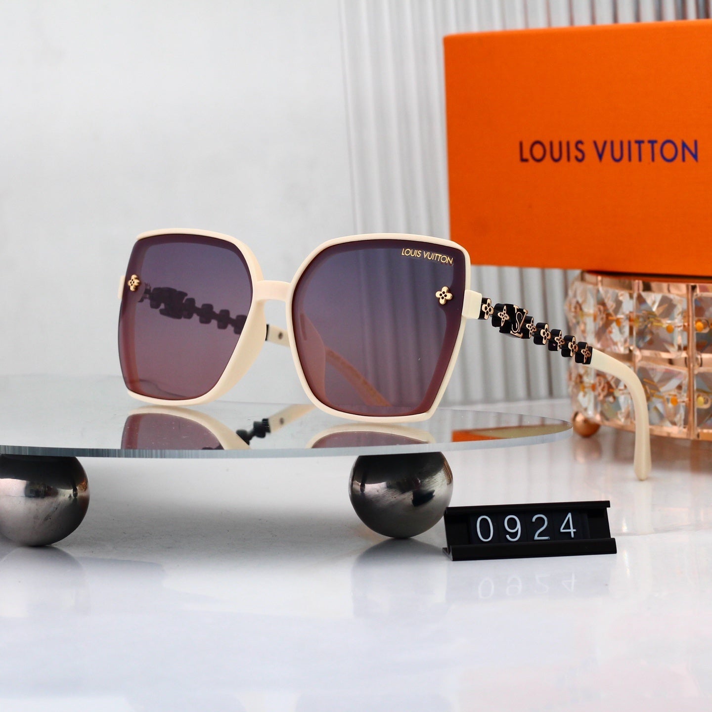 4 Colors Fashion Sunglasses—0924