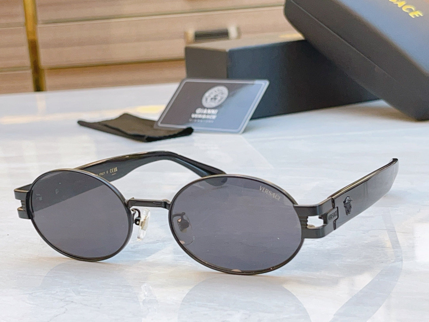 Fashion oval design high-end sunglasses