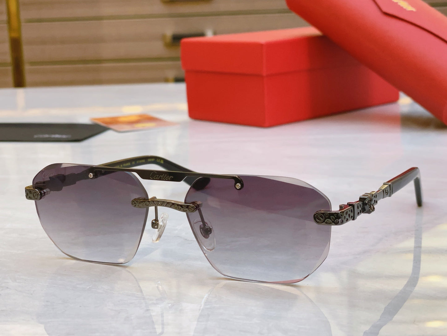 Elegant Exquisite Rimless Sunglasses with Ornate Metal Details
