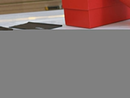 High end metal leg cut quadrilateral sunglasses