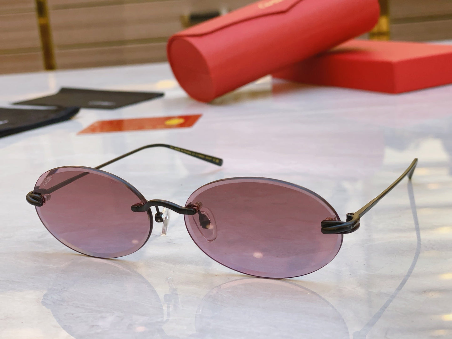 Unique and refreshing oval shaped high-end sunglasses