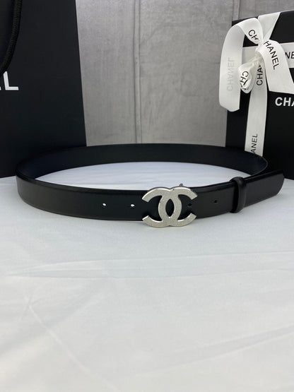 Belt with imported soft calf leather and sanded metal steel buckle. Width 3.0cm