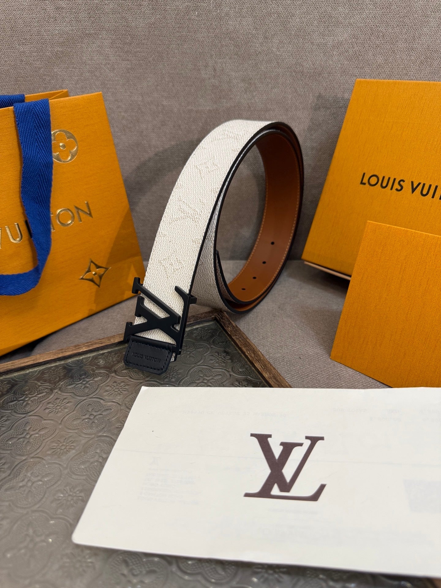 Leather embossed floral belt 4.0cm