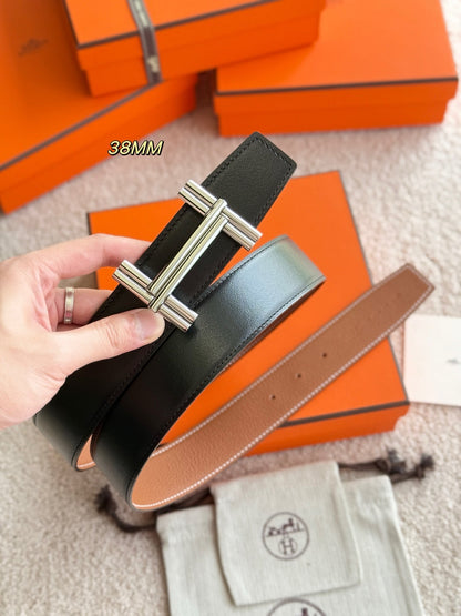 Premium hardware paired with a golden-brown togo leather belt 3.8cm