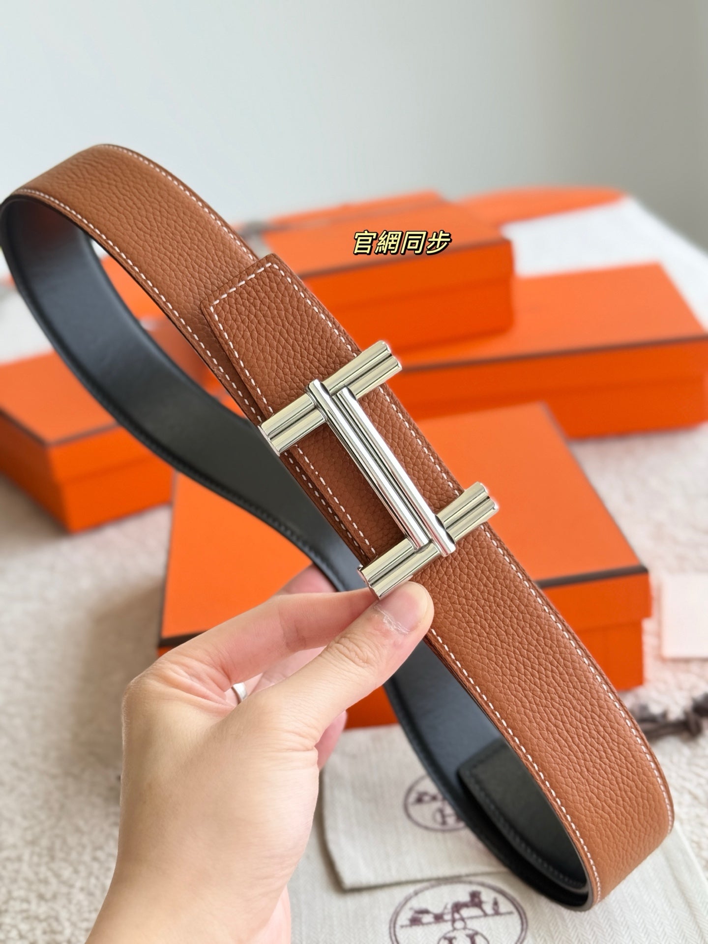 Premium hardware paired with a golden-brown togo leather belt 3.8cm