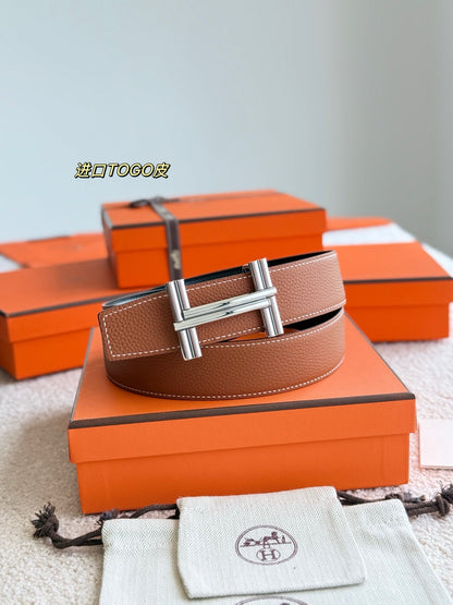 Premium hardware paired with a golden-brown togo leather belt 3.8cm