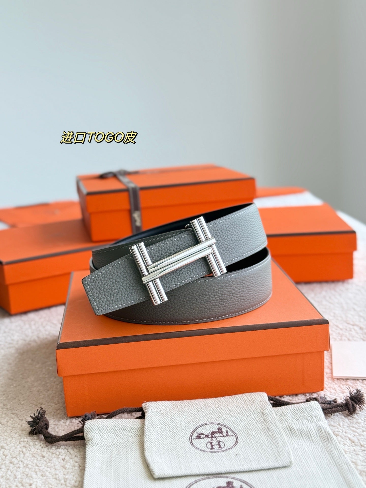 Premium hardware paired with a cumulonimbus grey togo leather belt 3.8cm