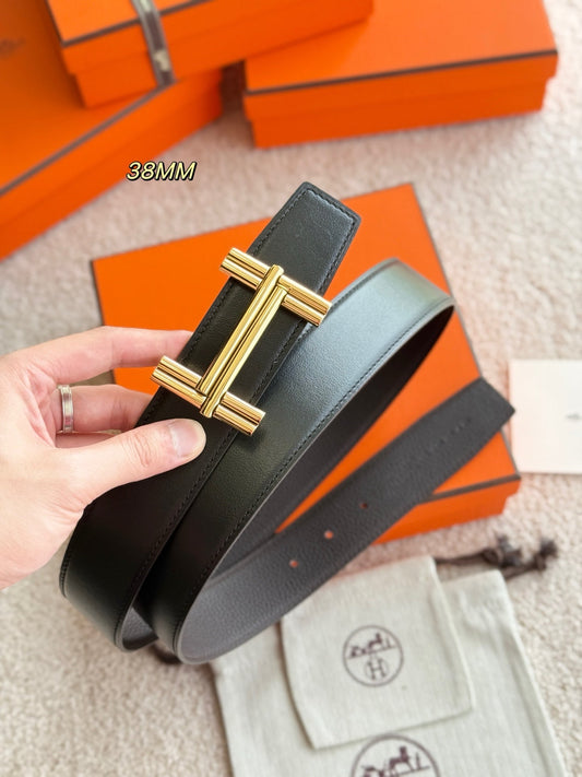 Premium hardware paired with a chocolate togo leather belt 3.8cm