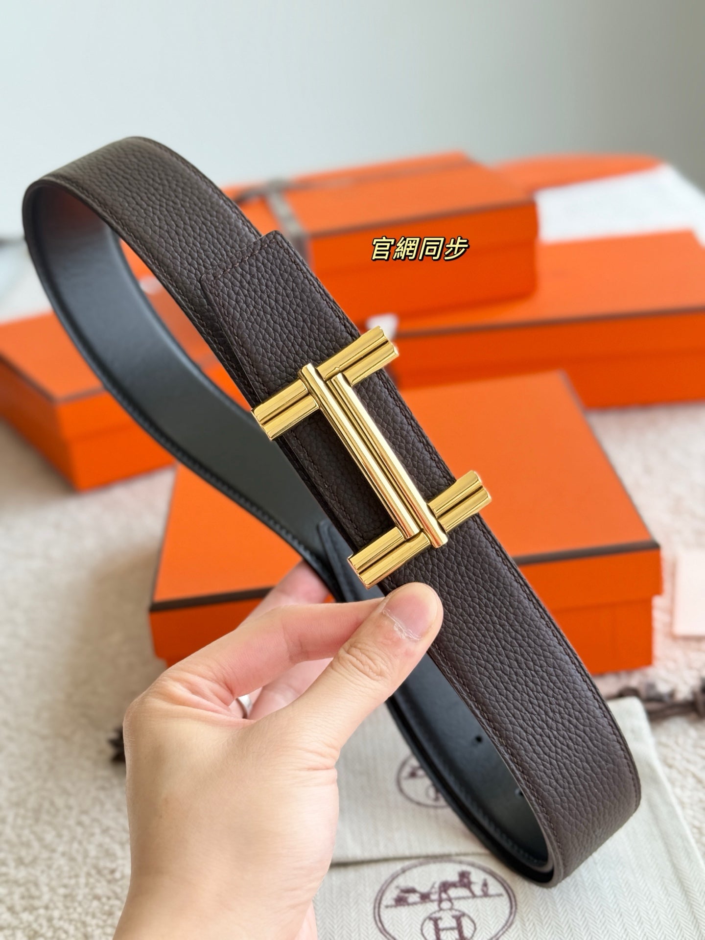 Premium hardware paired with a chocolate togo leather belt 3.8cm